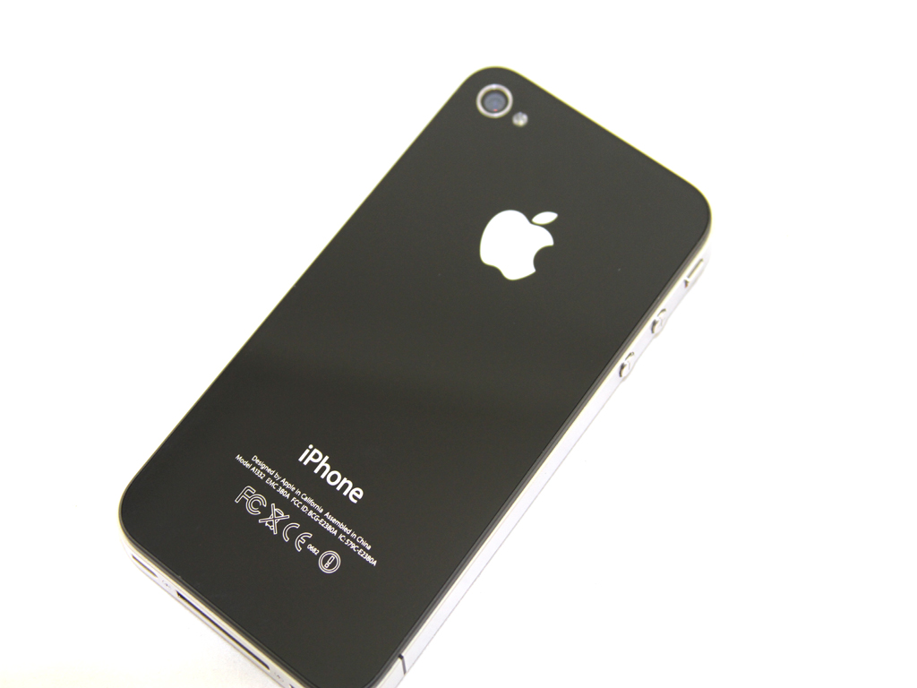 Apple iPhone 4 Review The iPhone 4 Exterior